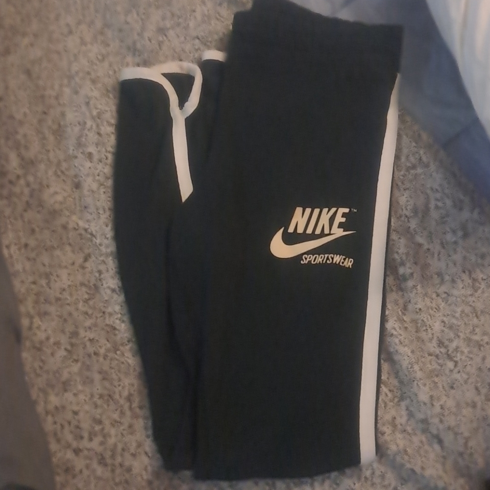 NIKE Joggers - Picture 1 of 5